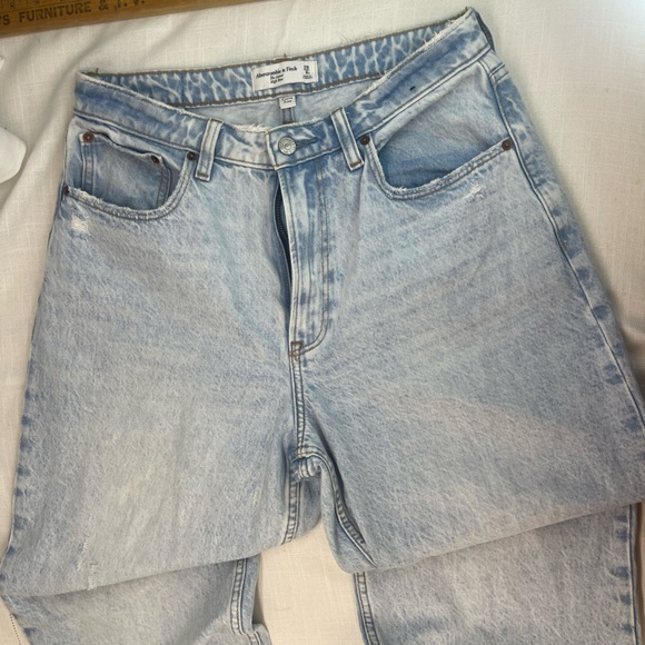 Abercrombie & Fitch Light Blue wide leg baggy Jeans - Picture 2 of 4